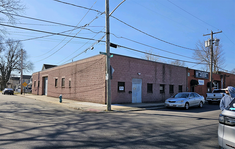 Hackett and Timpone of Metro Realty Services sell 5,000 s/f
